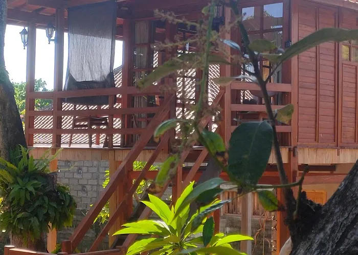 Vanaya Wooden In Lush Garden Gasthof