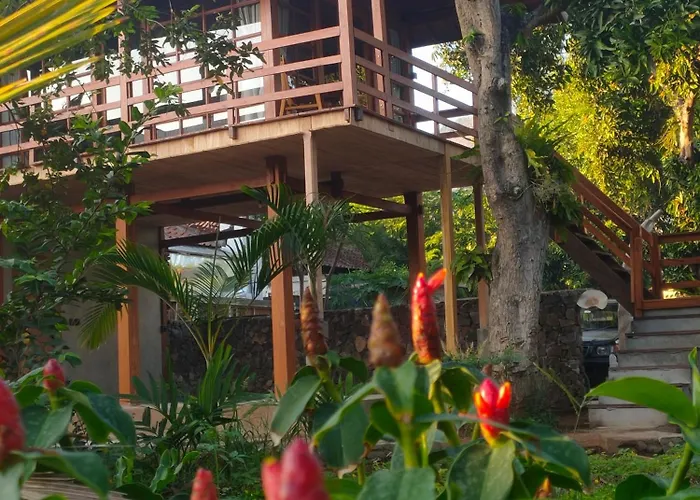 Gasthof Vanaya Wooden In Lush Garden Pemuteran