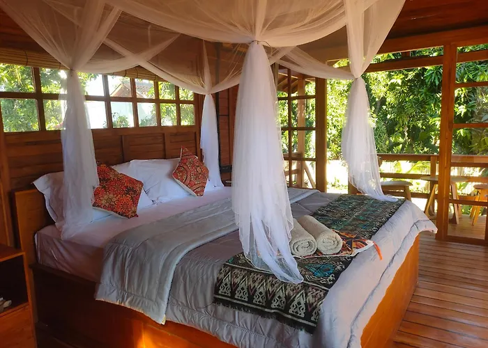 Vanaya Wooden In Lush Garden Gasthof Pemuteran
