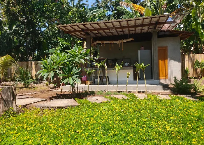 Gasthof Vanaya Wooden In Lush Garden Pemuteran