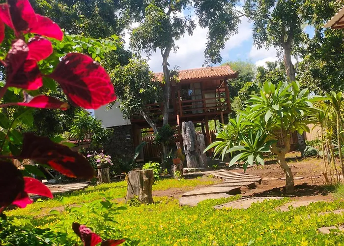 Vanaya Wooden In Lush Garden Gasthof