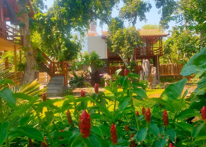 Vanaya Wooden In Lush Garden Gasthof