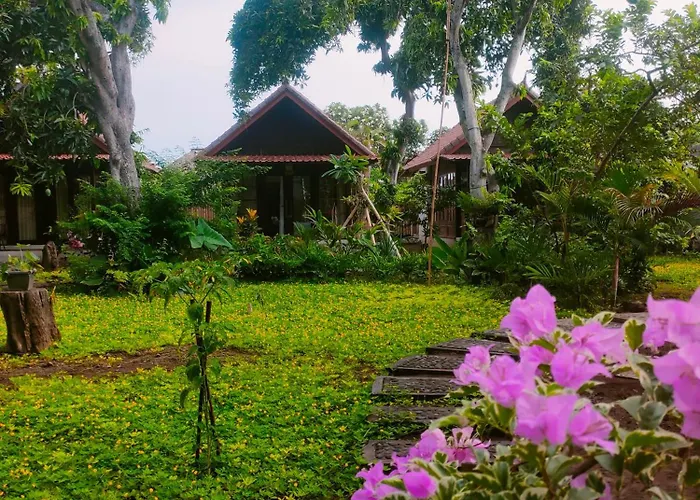Vanaya Wooden In Lush Garden Gasthof Pemuteran