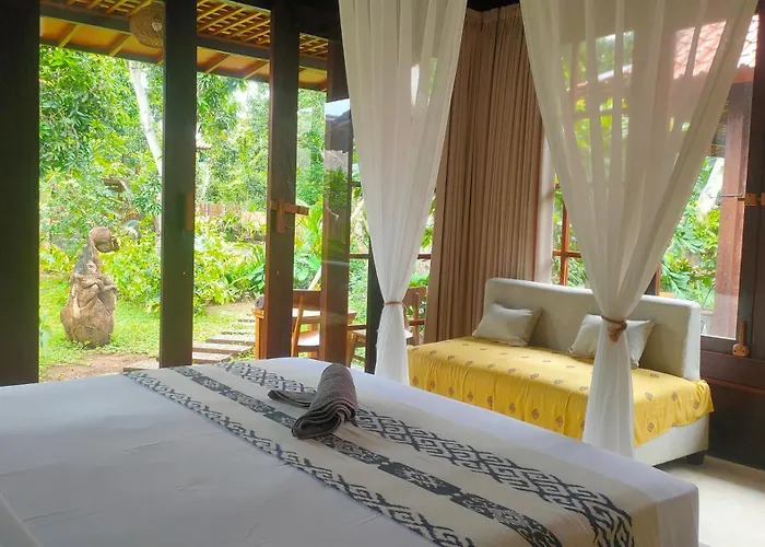 Gasthof Vanaya Wooden In Lush Garden Pemuteran