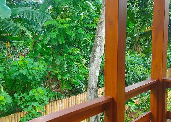 Gasthof Vanaya Wooden In Lush Garden Pemuteran