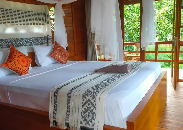 Vanaya Wooden In Lush Garden 4*