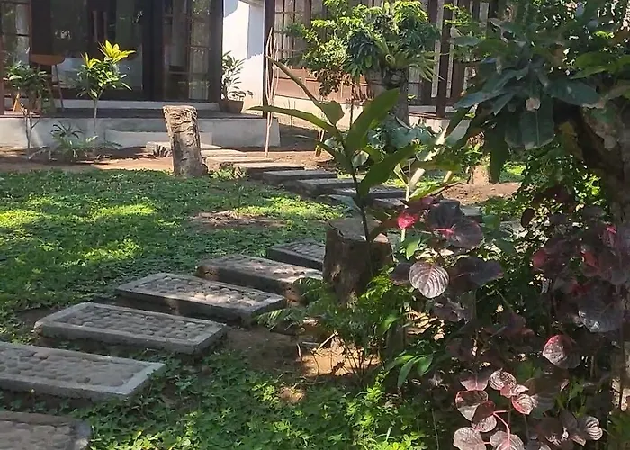 Vanaya Wooden In Lush Garden Gasthof