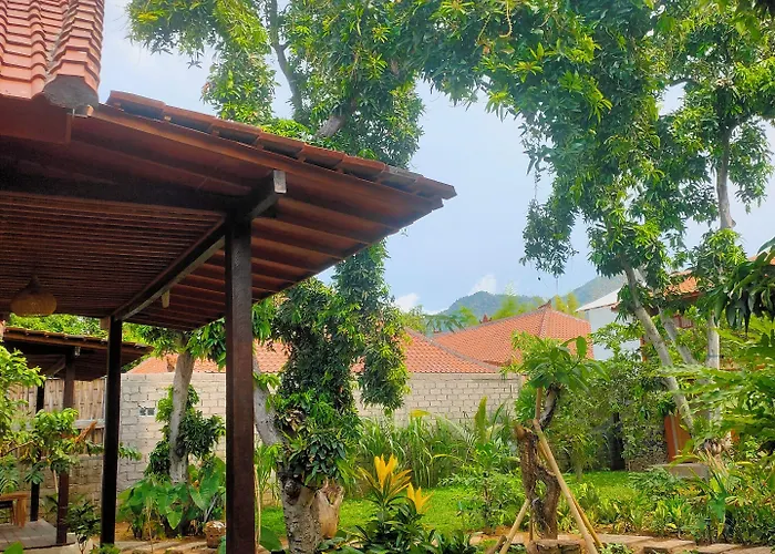 Gasthof Vanaya Wooden In Lush Garden Pemuteran