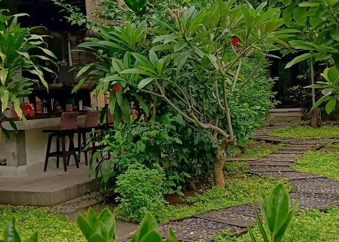 Vanaya Wooden In Lush Garden Gasthof