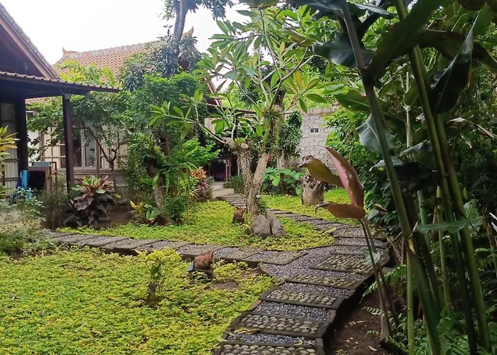 Vanaya Wooden In Lush Garden Gasthof