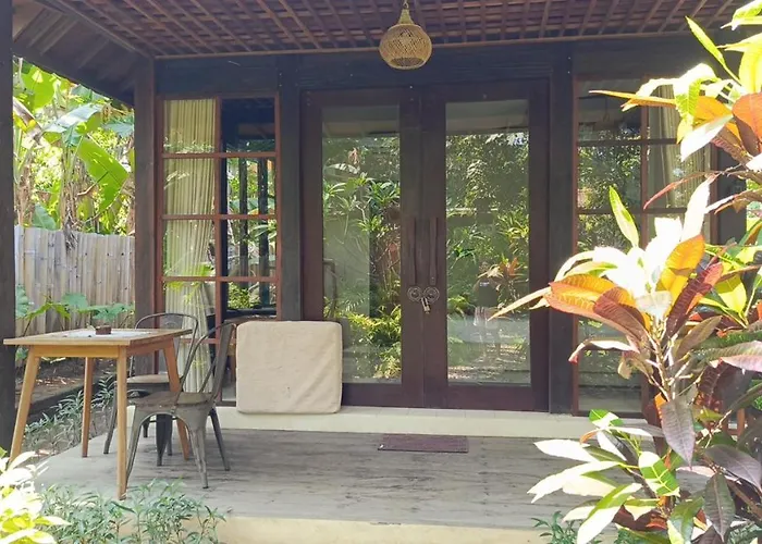 Gasthof Vanaya Wooden In Lush Garden Pemuteran